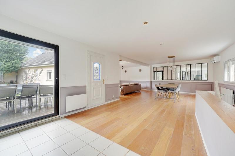 Maison - 270 m² - 8 pièces