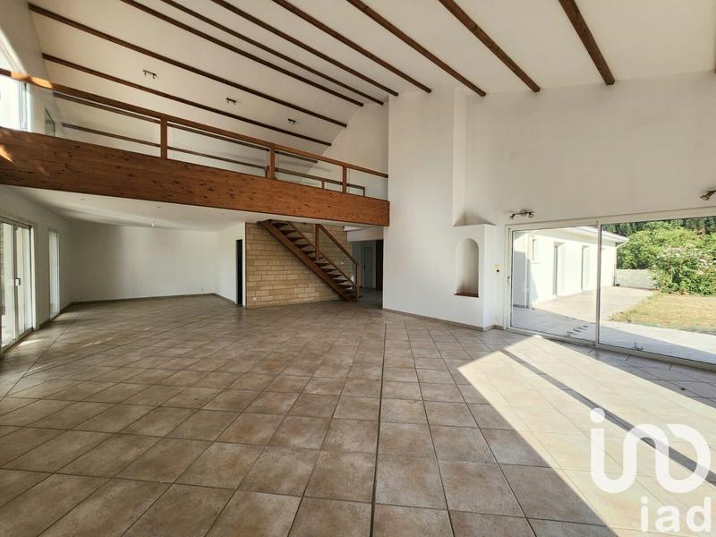 Maison - 256 m² - 5 pièces