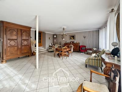 Maison - 185 m² - 8 pièces