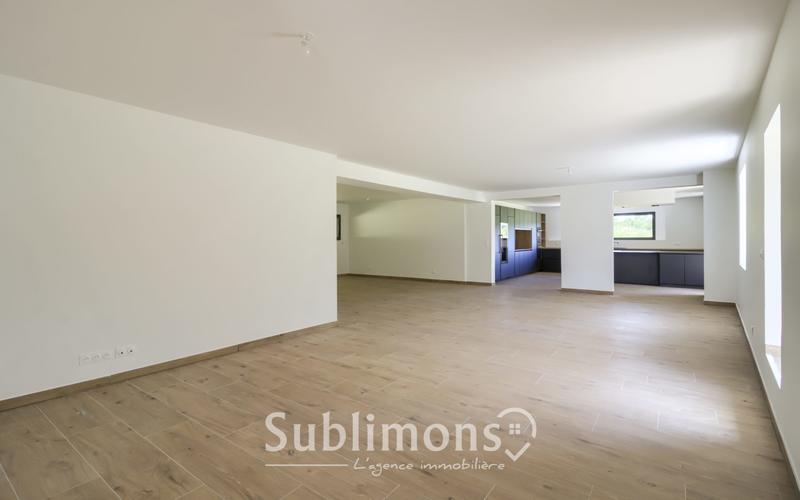 Maison - 220 m² - 6 pièces