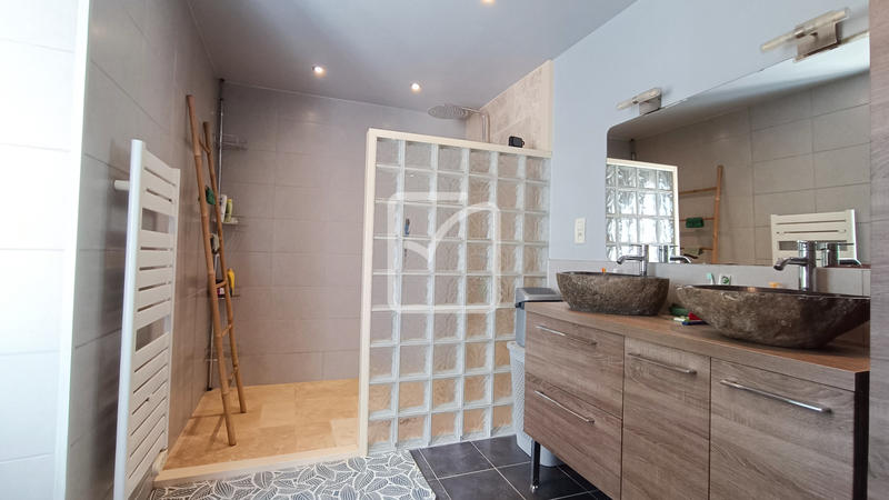 Maison - 195 m² - 6 pièces