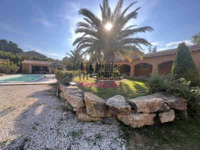 Maison - 210 m² - 7 pièces