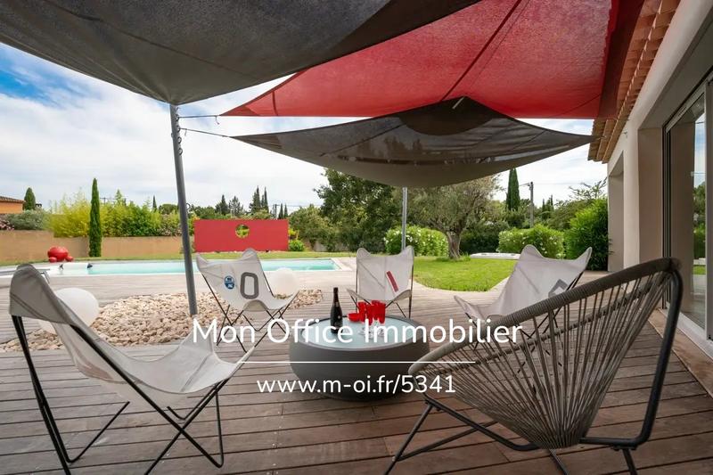 Maison - 260 m² - 8 pièces