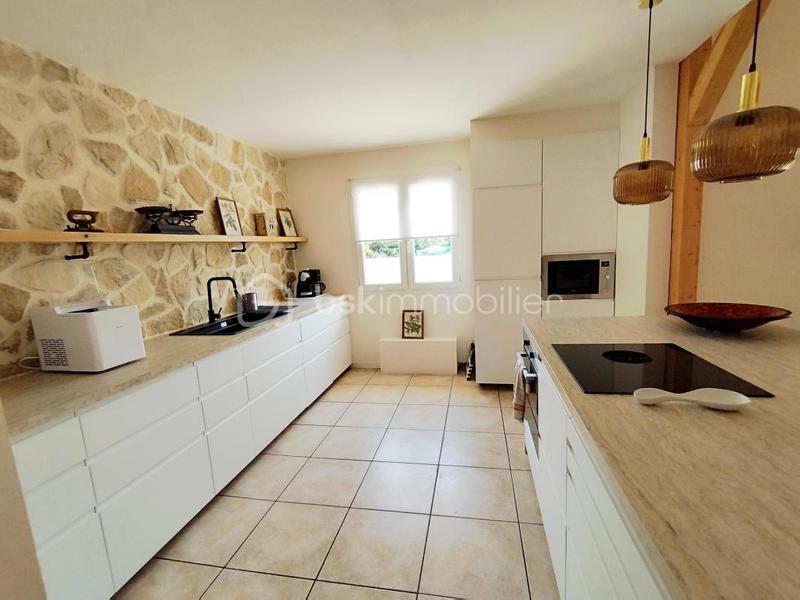 Villa - 219 m² - 8 pièces