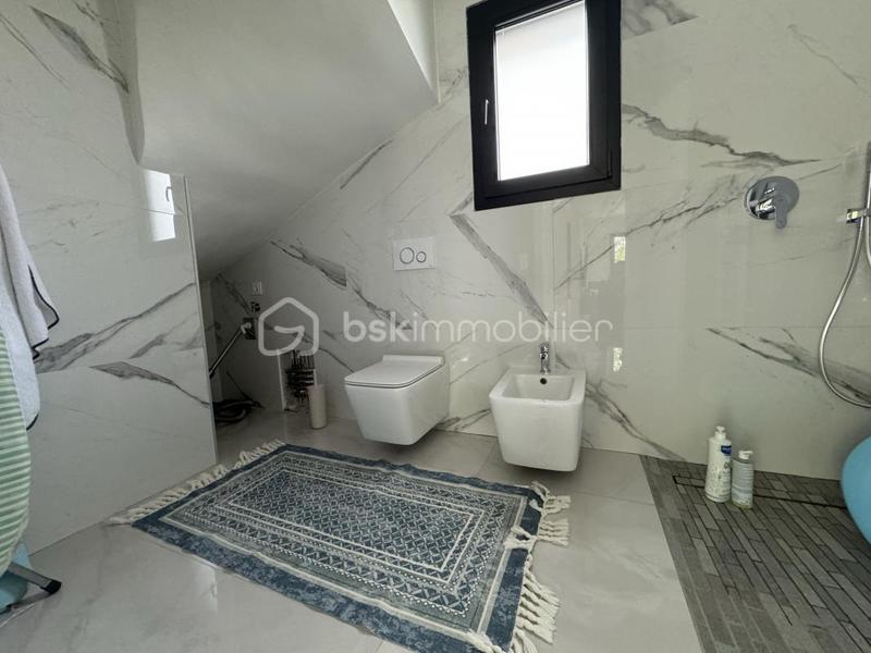 Maison - 145 m² - 6 pièces