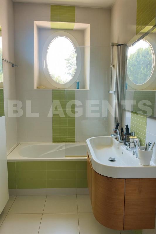 Maison - 240 m² - 8 pièces