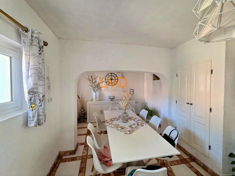 Propriété - 181 m² - 7 pièces