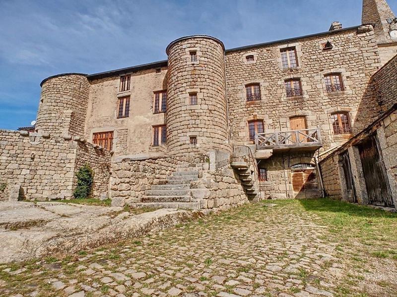 Maison - 700 m² - 12 pièces