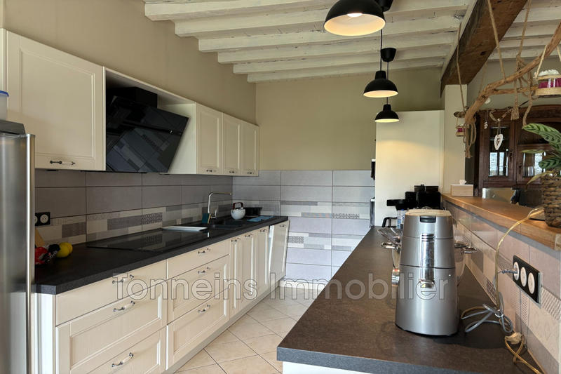 Maison - 375 m² - 8 pièces