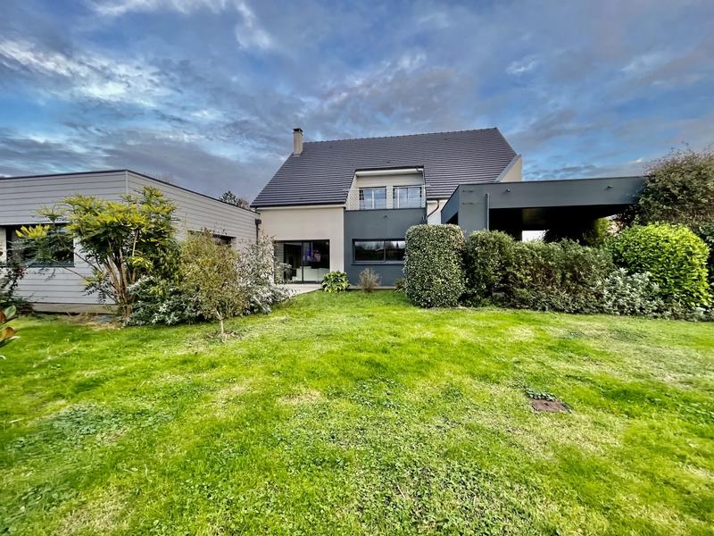 Maison - 363 m² - 9 pièces