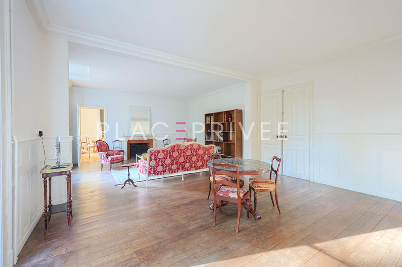 Demeure - 705 m² - 24 pièces