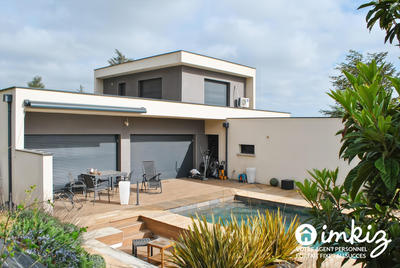 Maison - 222 m² - 7 pièces