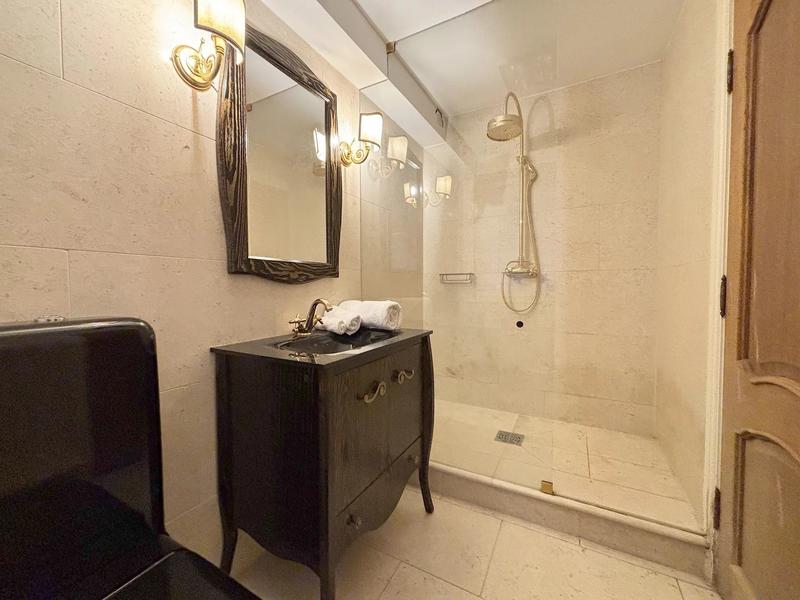 Villa - 385 m² - 11 pièces