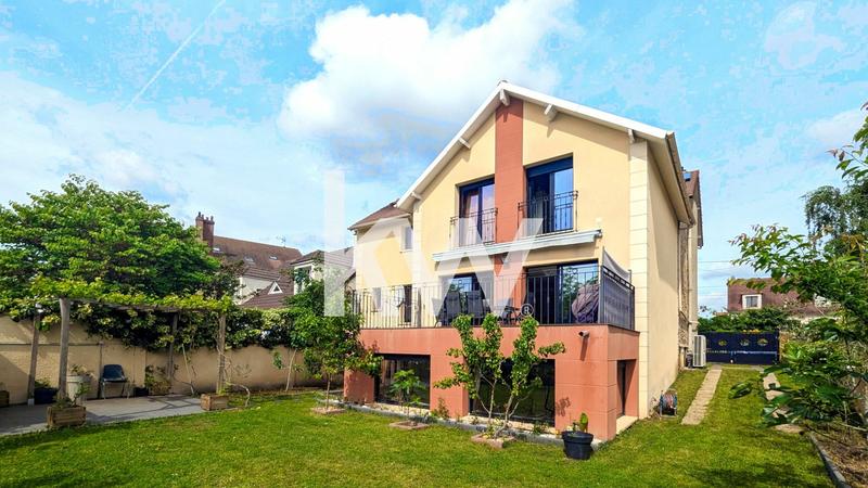 Maison - 251 m² - 9 pièces