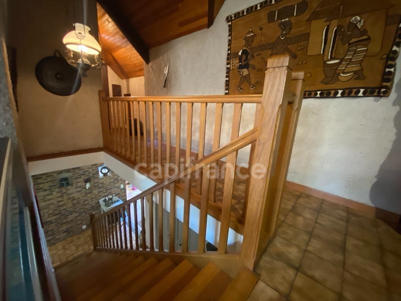 Maison - 185 m² - 9 pièces