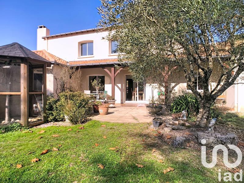 Maison - 202 m² - 8 pièces