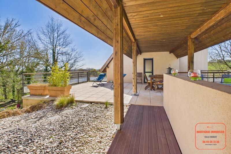 Maison - 210 m² - 8 pièces