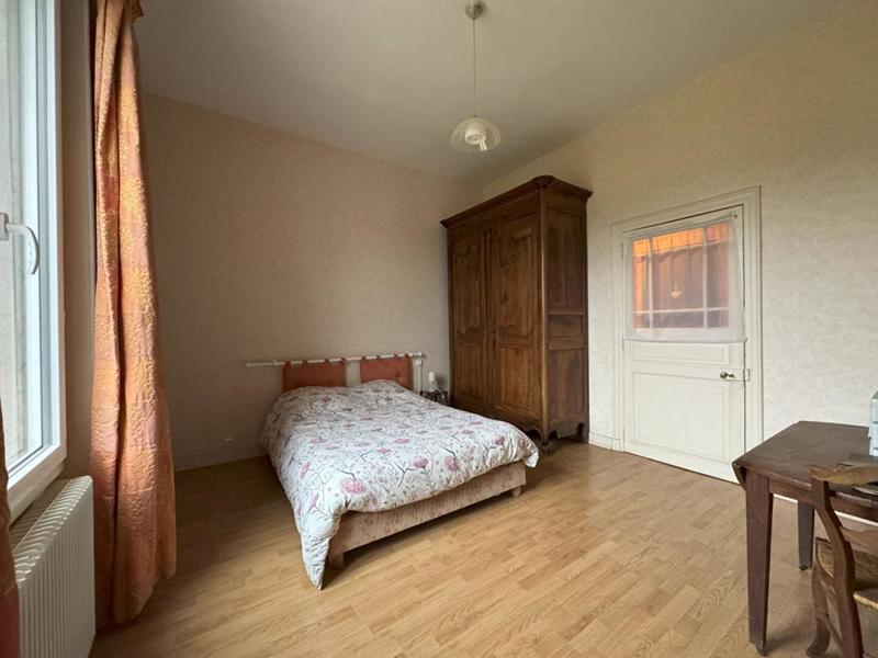 Maison - 228 m² - 8 pièces