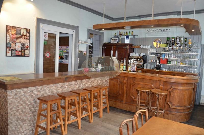 Local commercial - 250 m² - 8 pièces