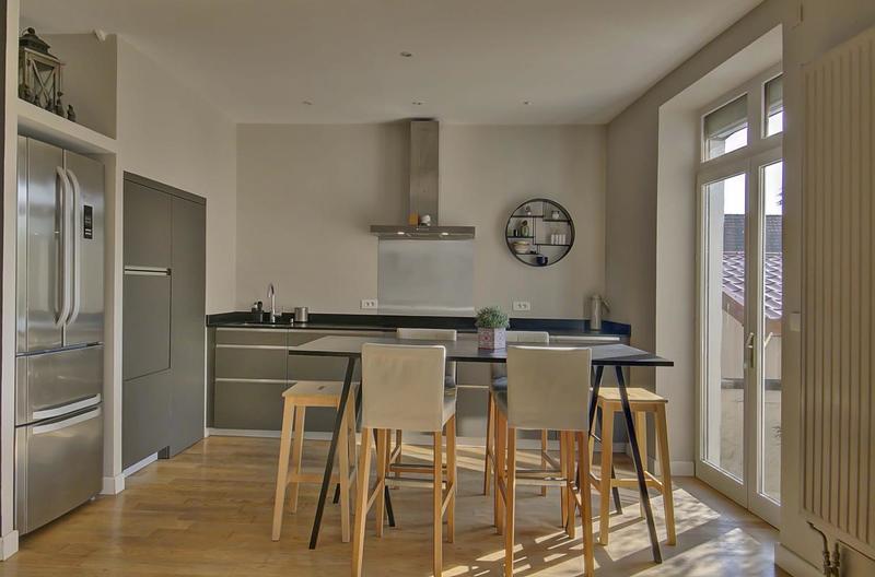 Maison - 239 m² - 7 pièces