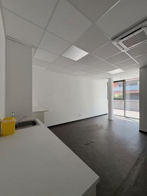 Local commercial - 84 m² - 7 pièces