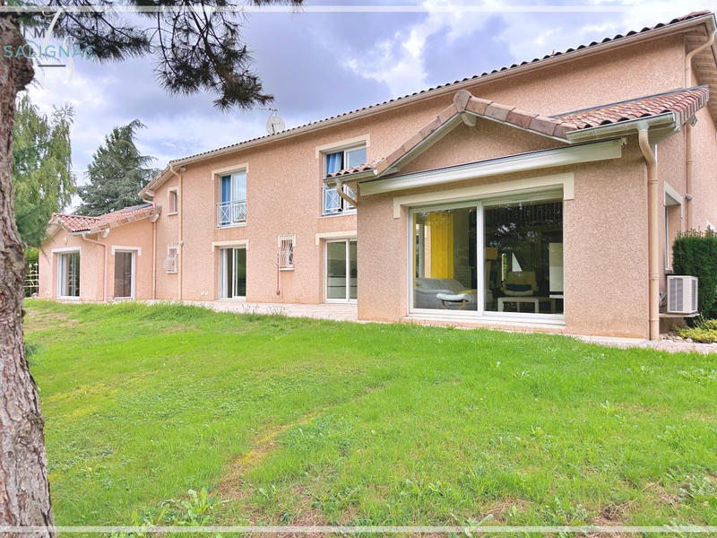 Maison - 280 m² - 8 pièces