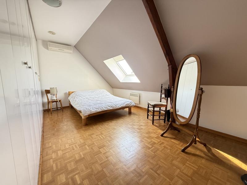 Maison traditionnelle - 130 m² - 8 pièces