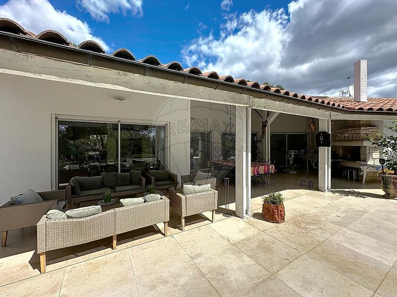 Propriété - 333 m² - 9 pièces