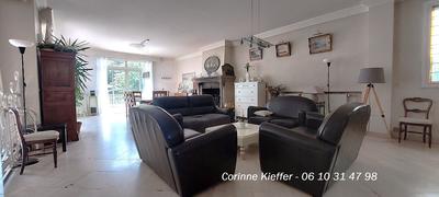 Maison - 282 m² - 11 pièces