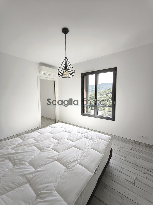 Maison - 230 m² - 7 pièces