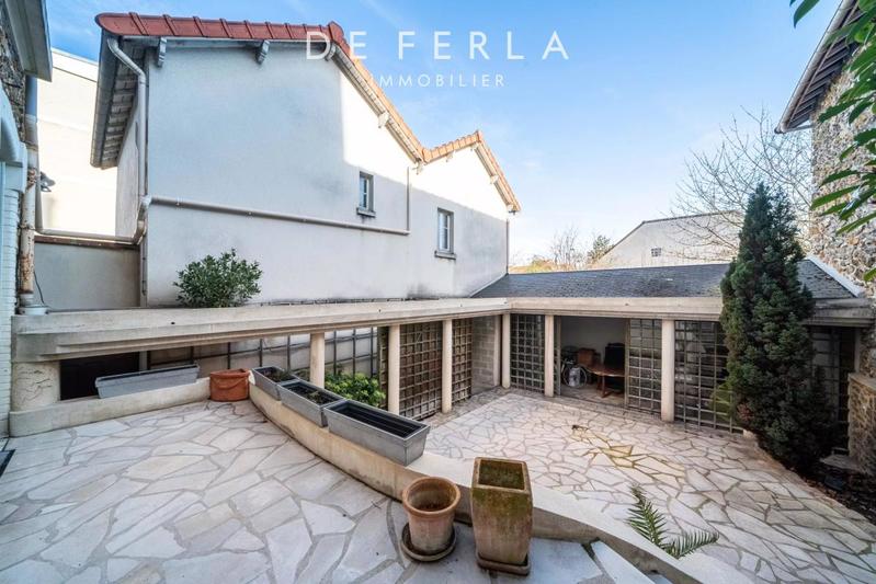 Maison - 200 m² - 8 pièces