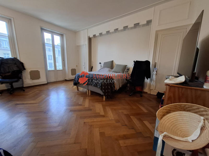 Appartement - 250 m² - 7 pièces