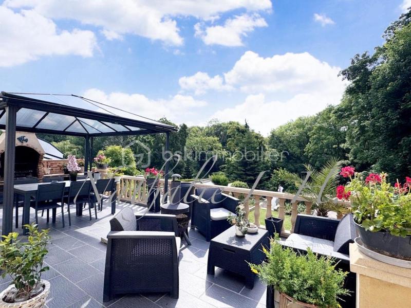 Demeure - 240 m² - 8 pièces