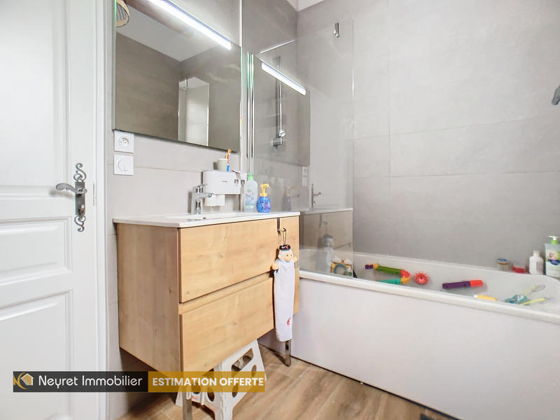 Maison - 250 m² - 7 pièces