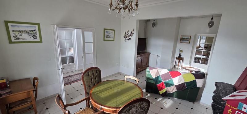 Maison traditionnelle - 217 m² - 9 pièces