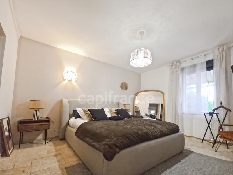 Maison - 200 m² - 7 pièces