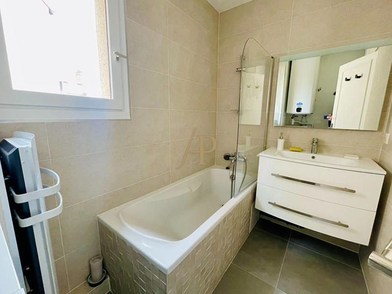 Appartement - 99 m² - 5 pièces