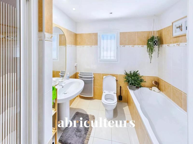 Villa - 261 m² - 12 pièces