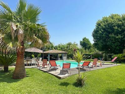 Maison - 195 m² - 7 pièces