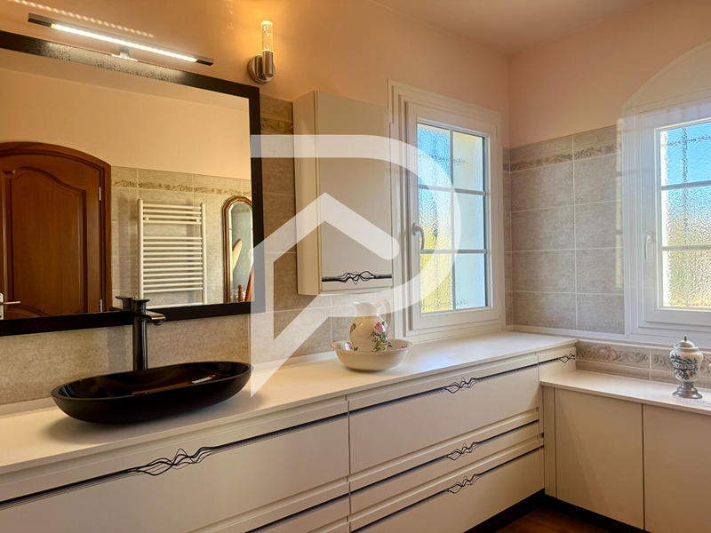 Villa - 200 m² - 5 pièces