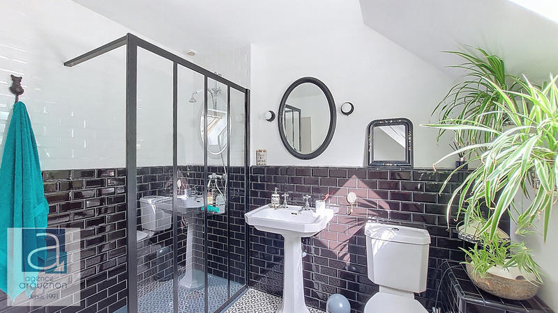 Maison - 488 m² - 12 pièces