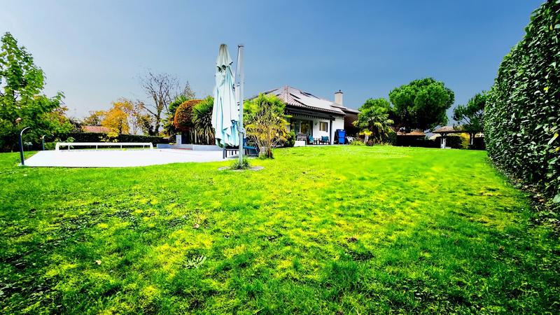 Villa - 297 m² - 6 pièces