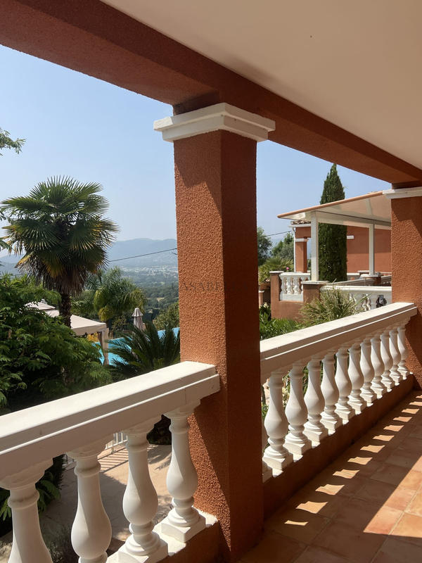 Villa - 273 m² - 6 pièces