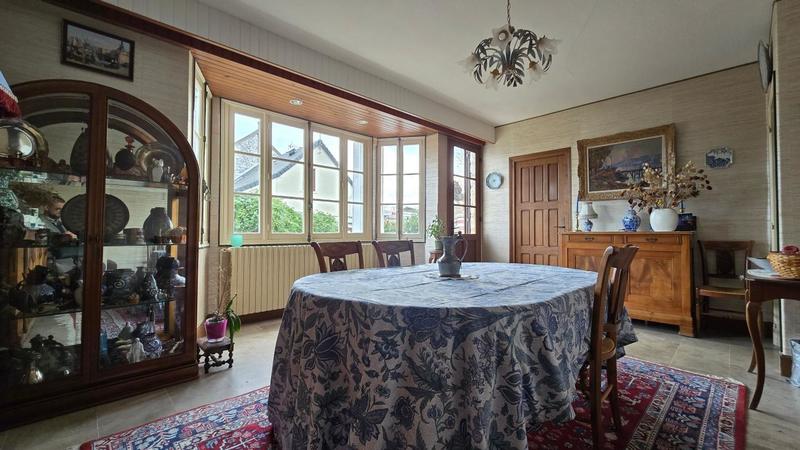 Maison - 202 m² - 7 pièces