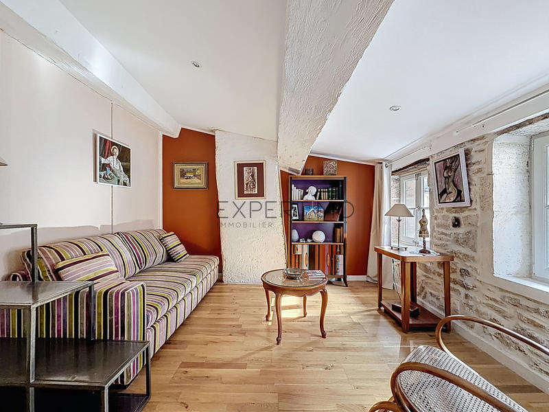 Maison - 249 m² - 7 pièces