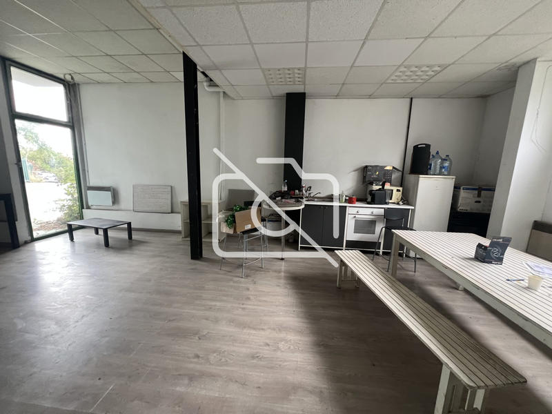 Entrepôt - 1 668 m²