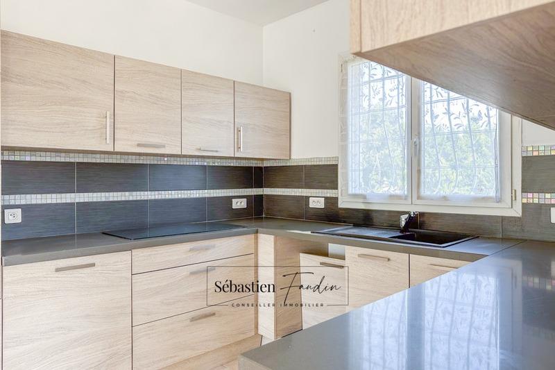 Maison - 236 m² - 9 pièces