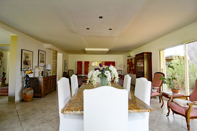 Maison - 325 m² - 9 pièces