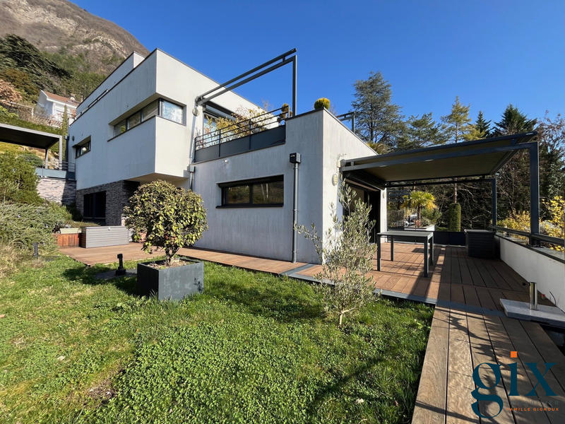 Appartement - 90 m² - 3 pièces