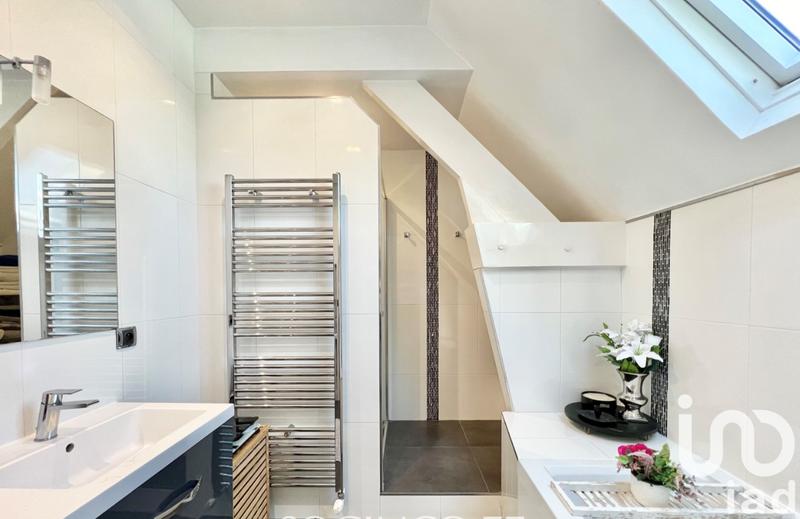 Maison - 176 m² - 8 pièces